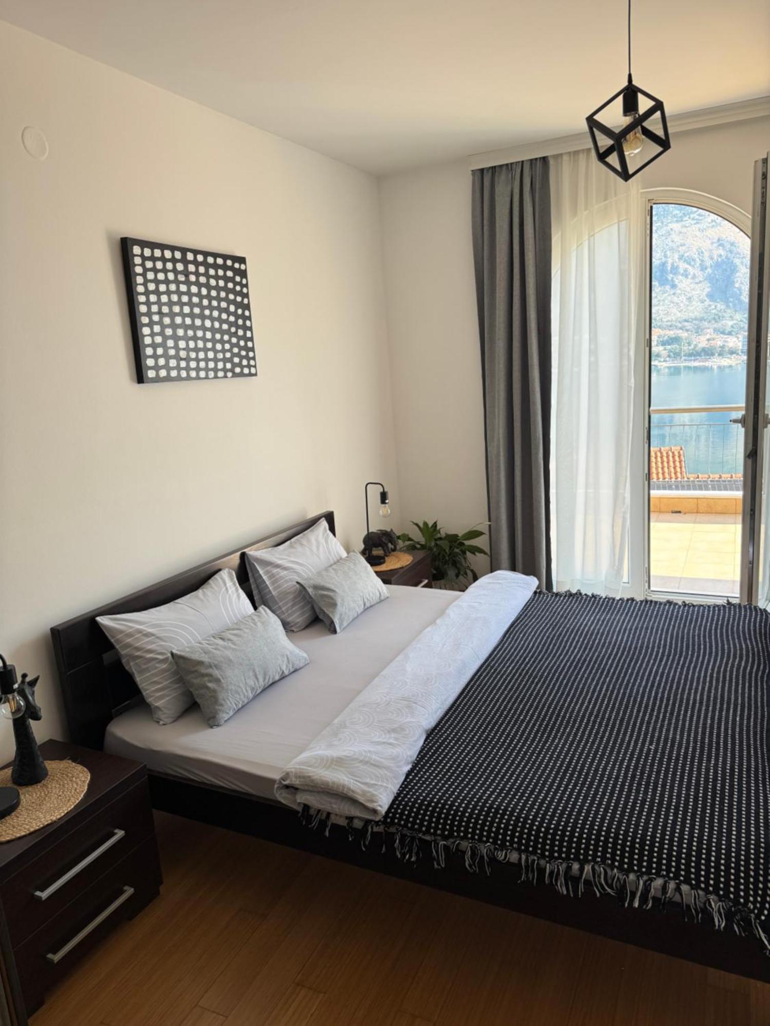 J&M Apartment Kotor Eksteriør billede