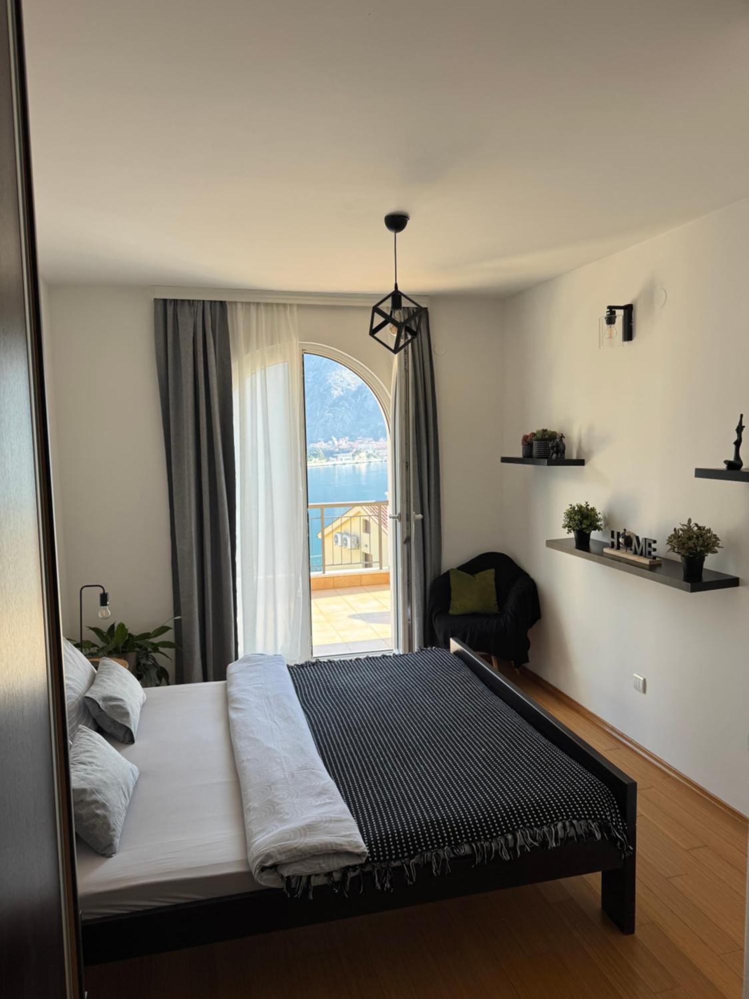 J&M Apartment Kotor Eksteriør billede