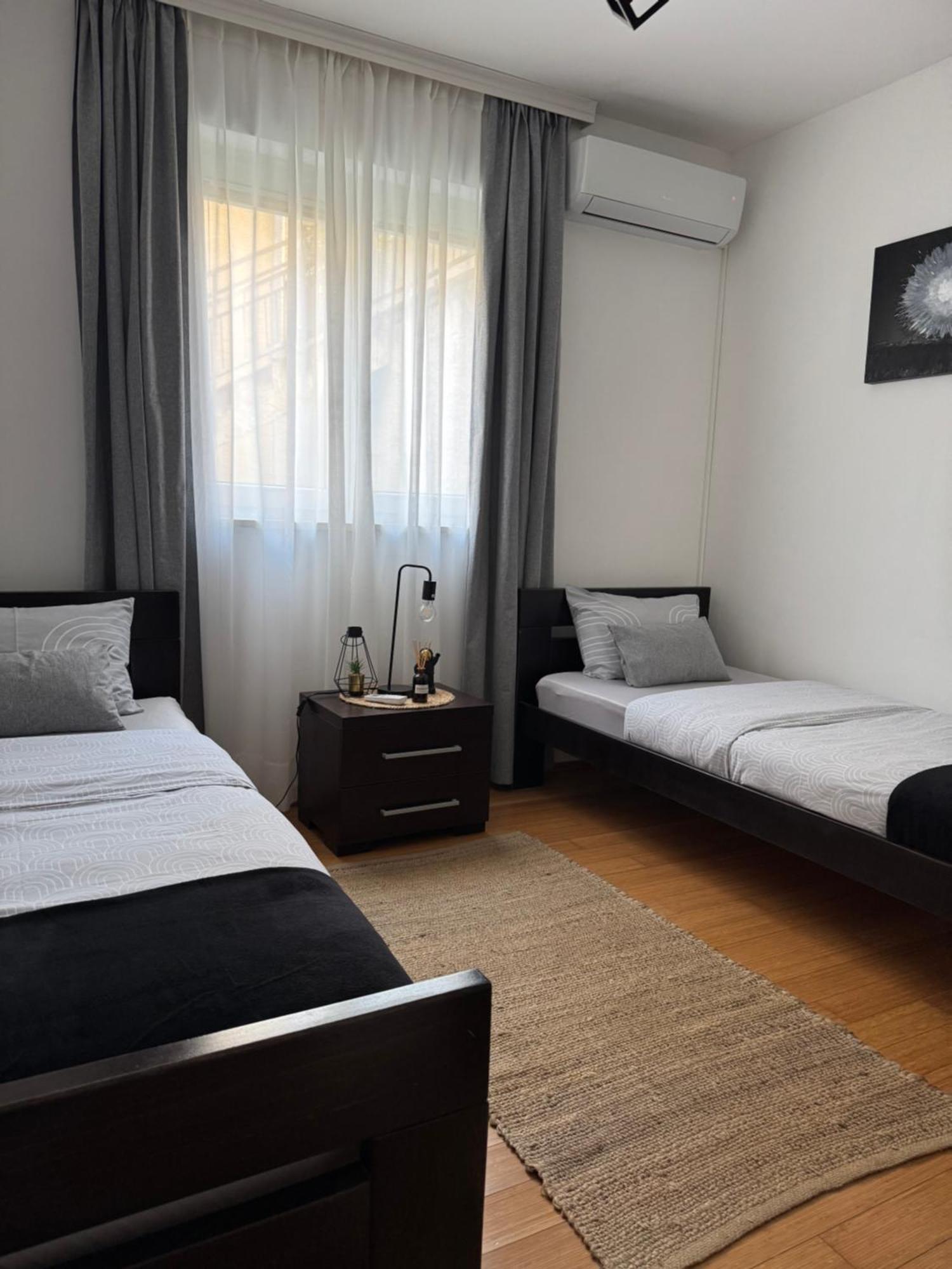 J&M Apartment Kotor Eksteriør billede