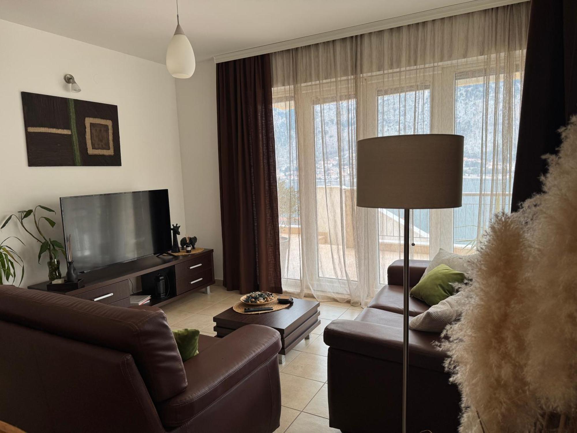 J&M Apartment Kotor Eksteriør billede